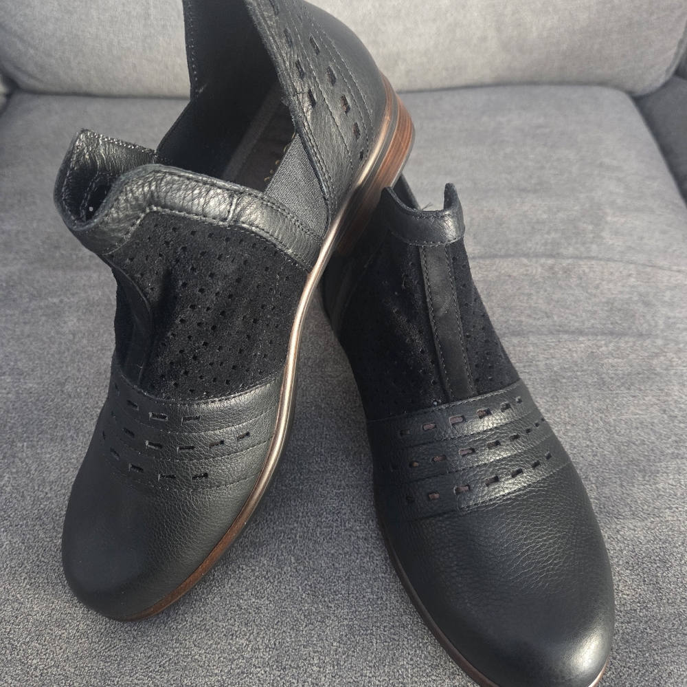 NAOT Rivotra Black Leather Ankle Boots Size 39 (8.5) - Picture 4 of 7